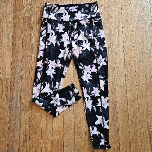 EUC Victoria Secrets Incredible Essential Leggings Black / Pink Lily